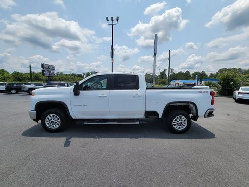 Used 2025 Chevrolet Silverado 2500 LT w/ Convenience Package AWD/4WD image 2