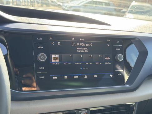 Certified 2023 Volkswagen Taos SE w/ Panoramic Sunroof Package FWD image 21