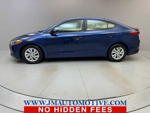 Used 2017 Hyundai Elantra SE image 2