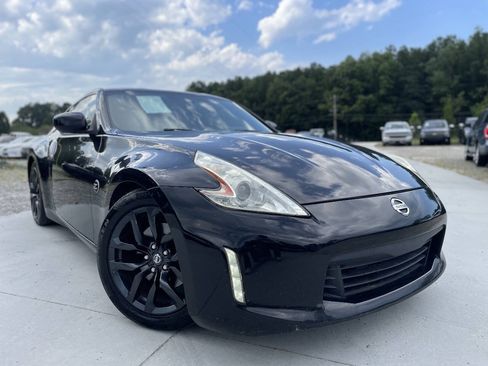 Used 2015 Nissan 370Z Coupe RWD image 1