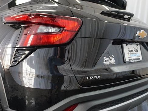 Used 2025 Chevrolet Trax LT image 5
