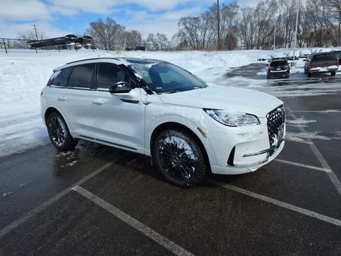 Used 2023 Lincoln Corsair Reserve w/ Equipment Group 201A image 2