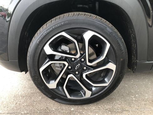 Used 2025 Chevrolet Trax RS w/ Driver Confidence Package FWD image 4