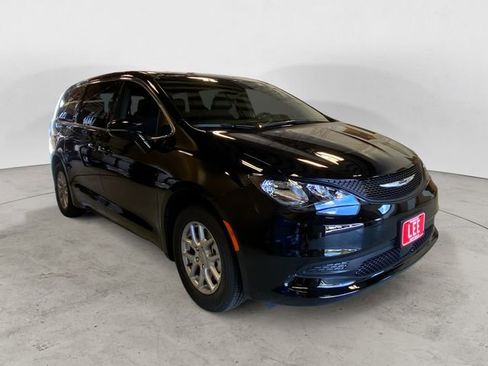 New 2026 Chrysler Voyager LX image 8