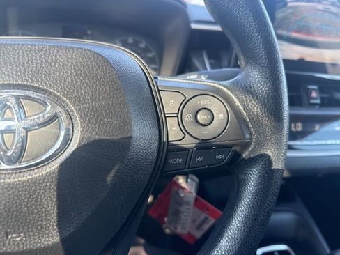 Used 2025 Toyota Corolla LE image 12