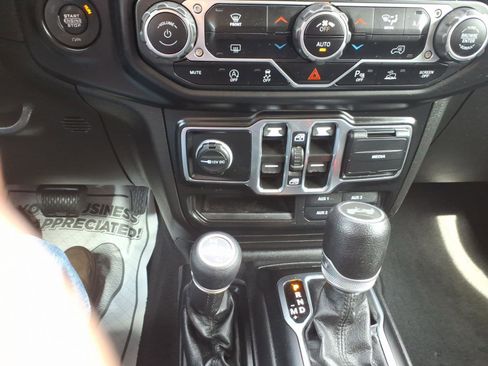 Used 2021 Jeep Wrangler Sport AWD/4WD image 14
