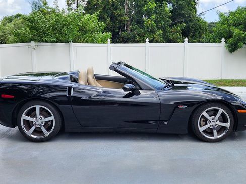 Used 2010 Chevrolet Corvette Convertible w/ Preferred Equipment Group RWD image 9
