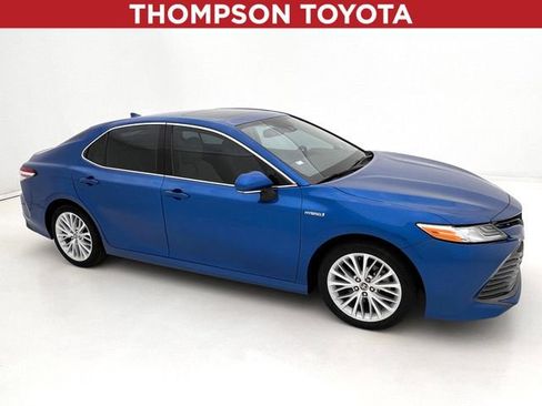 Used 2020 Toyota Camry XLE w/ Sunroof Package FWD image 1