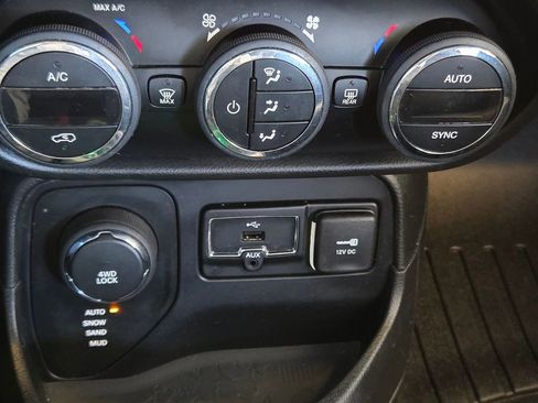 Used 2017 Jeep Renegade Limited AWD/4WD image 43