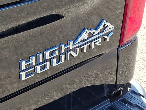 Used 2022 Chevrolet Silverado 1500 High Country w/ Technology Package image 30