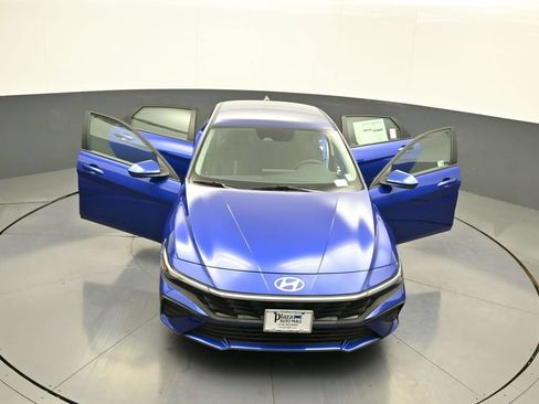 Certified 2025 Hyundai Elantra SE FWD image 44