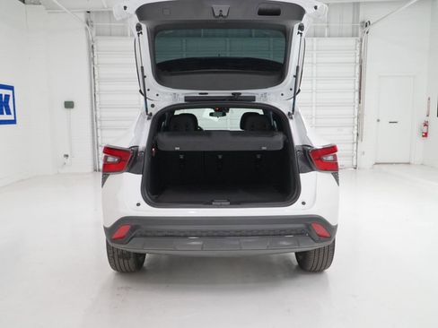 New 2026 Chevrolet Trax RS w/ Sunroof Package image 7