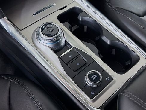 Used 2023 Ford Explorer XLT w/ Equipment Group 202A AWD/4WD image 40