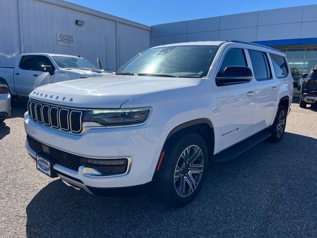 Used 2024 Jeep Wagoneer L Series II w/ Flexible Seating Group AWD/4WD image 2