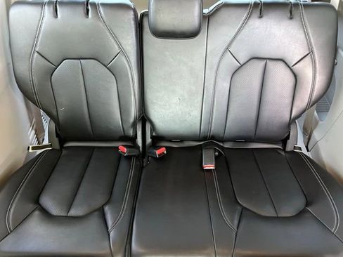 Used 2024 Chrysler Pacifica Touring-L image 13