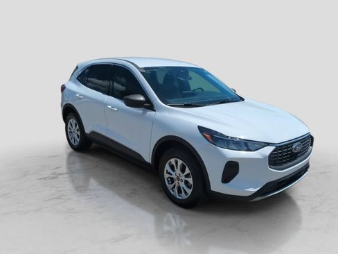 Used 2023 Ford Escape Active AWD/4WD image 2