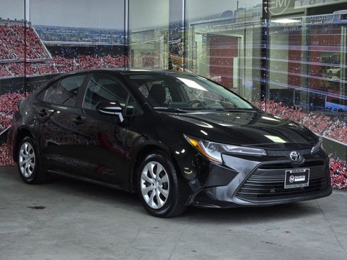 Certified 2023 Toyota Corolla LE image 1