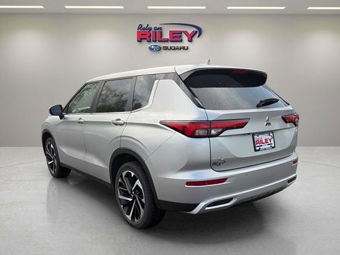 Used 2024 Mitsubishi Outlander SE AWD/4WD image 3
