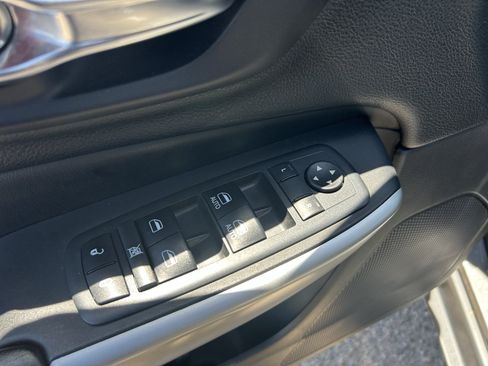 Used 2018 Jeep Cherokee Latitude Plus w/ Trailer Tow Group AWD/4WD image 12