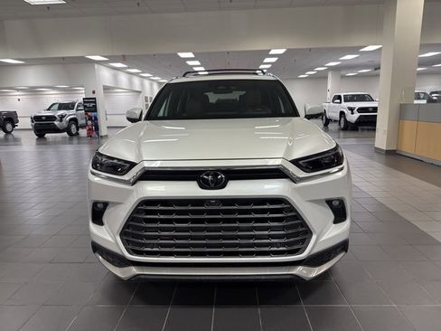 Used 2024 Toyota Grand Highlander AWD Hybrid image 2