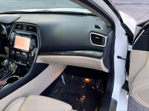 Used 2023 Nissan Maxima Platinum w/ Sport Mat Group FWD image 18
