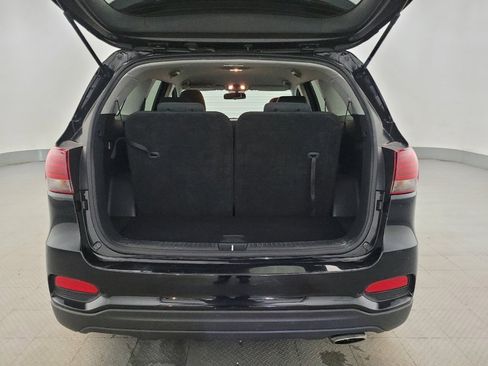 Used 2020 Kia Sorento LX image 29