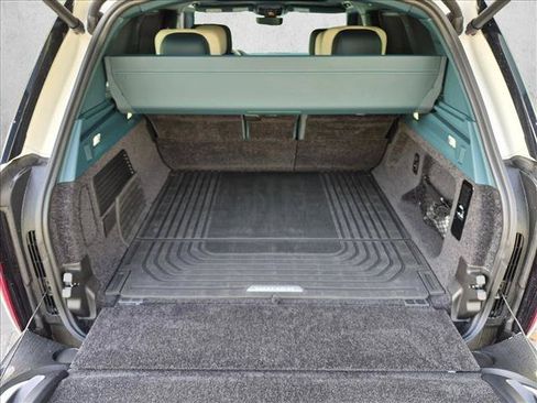 Certified 2025 Land Rover Range Rover SV AWD/4WD image 16