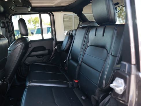Used 2022 Jeep Wrangler Unlimited Sahara w/ Cold Weather Group AWD/4WD image 37