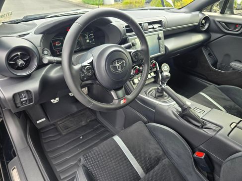 Used 2023 Toyota GR86 Premium w/ ALL Weather Mat Package (TMS) RWD image 16