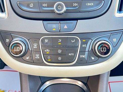 Used 2024 Chevrolet Malibu LT image 32