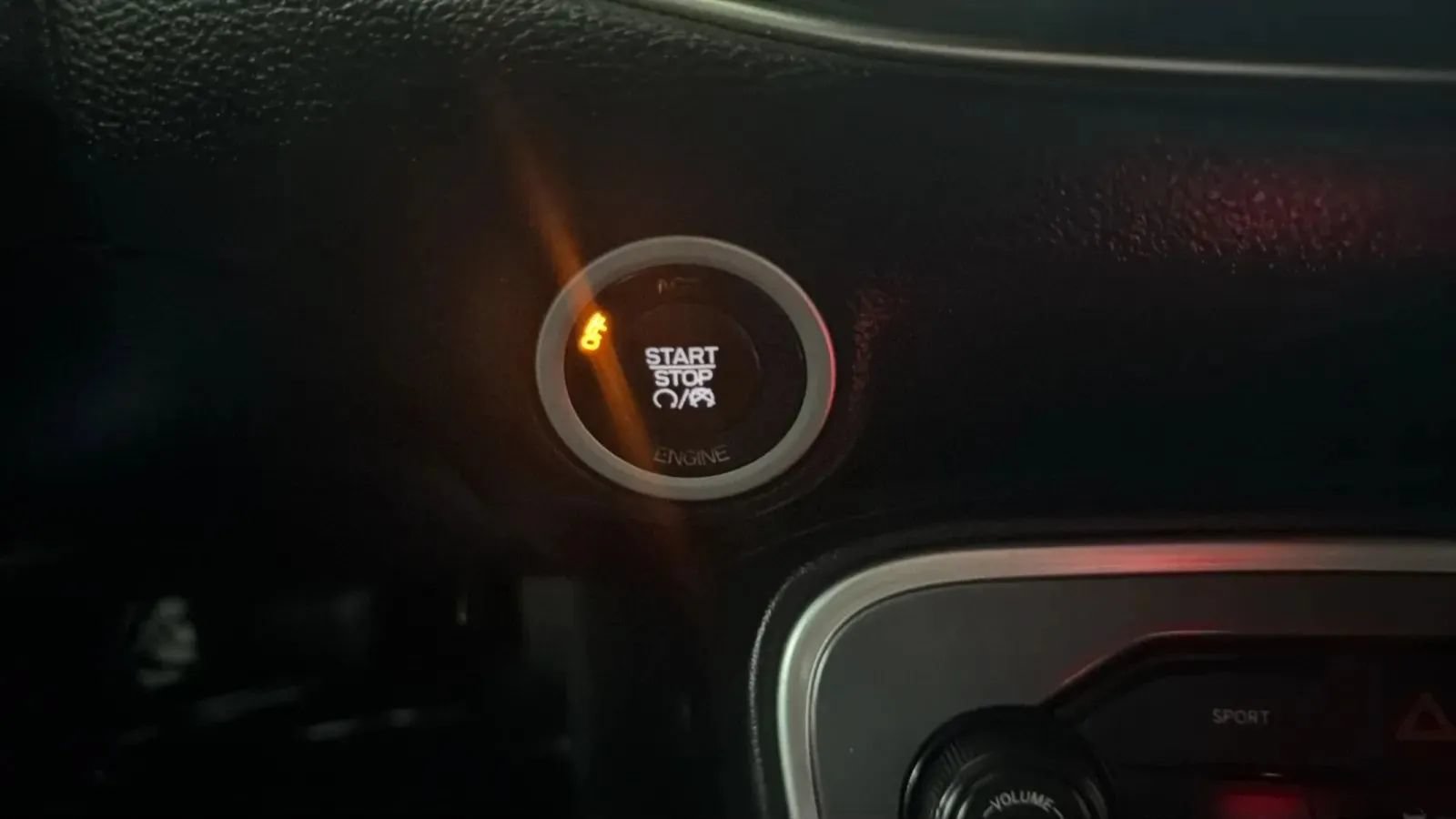 Used 2016 Dodge Challenger SXT RWD image 14