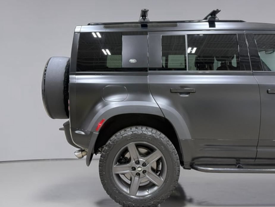 Used 2023 Land Rover Defender 110 V8 AWD/4WD image 11