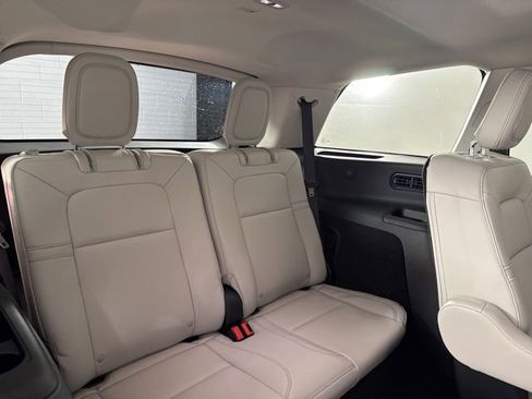 New 2026 Lincoln Aviator 2WD image 25