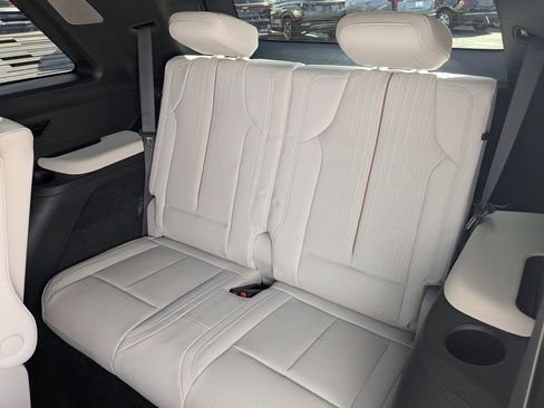 New 2026 Cadillac Vistiq Luxury w/ LPO, Floor Liner Package image 15