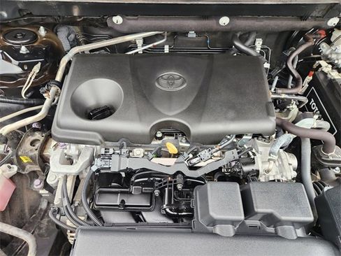 Used 2022 Toyota RAV4 LE image 21