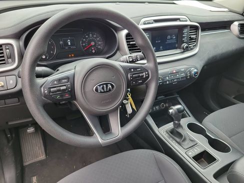 Used 2018 Kia Sorento AWD image 9