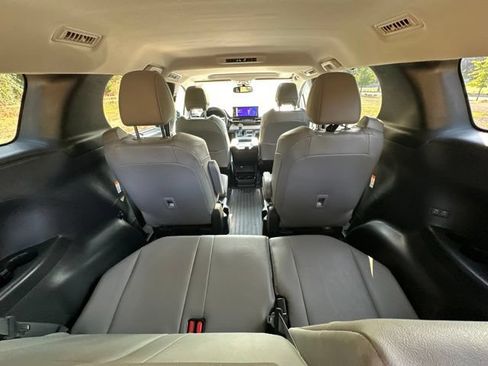 Used 2025 Toyota Sienna XLE w/ XLE Plus Package AWD/4WD image 32