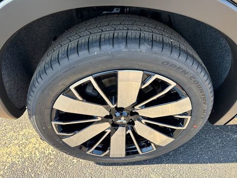 New 2026 Mitsubishi Outlander SEL FWD image 38