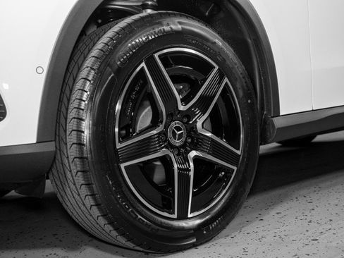 Certified 2026 Mercedes-Benz GLC 300 image 27
