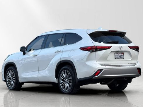 Used 2020 Toyota Highlander Platinum image 6