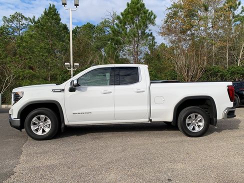 Used 2025 GMC Sierra 1500 SLE w/ Preferred Package image 5