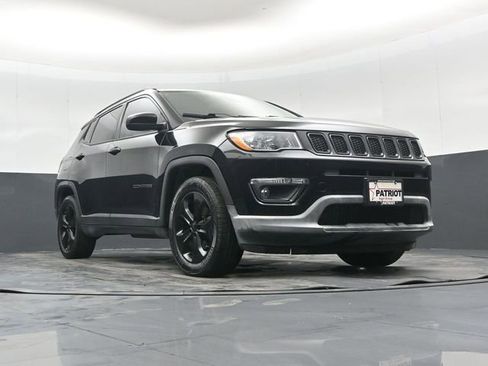 Used 2018 Jeep Compass Latitude FWD image 45