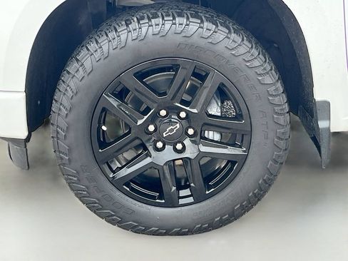 Used 2023 Chevrolet Silverado 1500 Custom w/ LPO, Dark Essentials Package RWD image 29