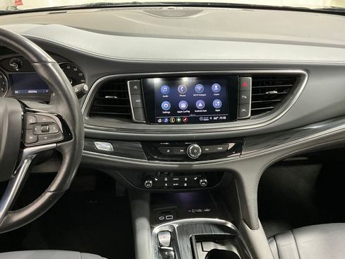 Used 2023 Buick Enclave Essence image 8