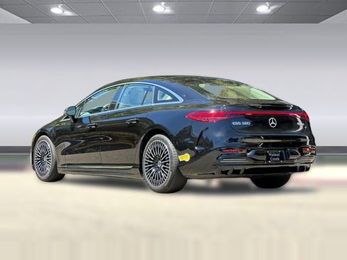 Used 2022 Mercedes-Benz EQS 580 4MATIC Sedan image 3