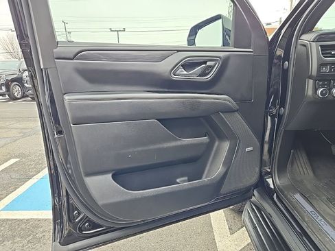 Used 2023 GMC Yukon SLT w/ SLT Premium Package image 11