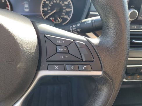 Used 2024 Nissan Altima 2.5 SV image 17