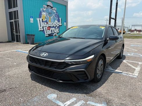 Used 2024 Hyundai Elantra SEL FWD image 7