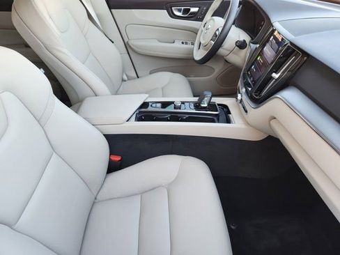 Used 2025 Volvo XC60 B5 Core image 19