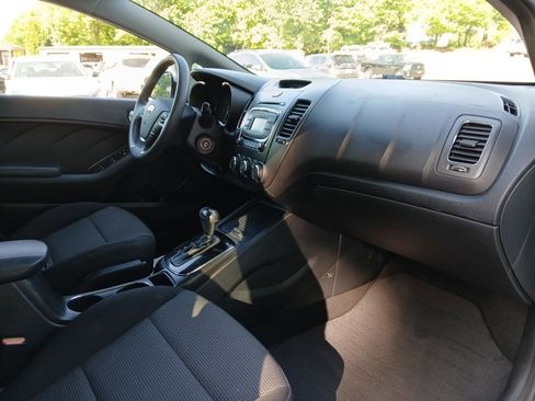 Used 2017 Kia Forte LX image 16